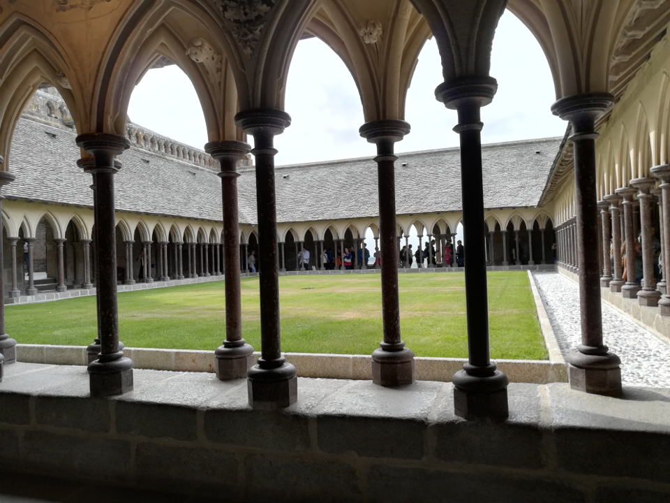 Kreuzgang Mont St. Michel