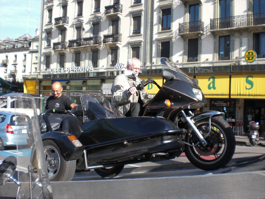 die Moto Guzzi auf dem Abschleppfahrzeug