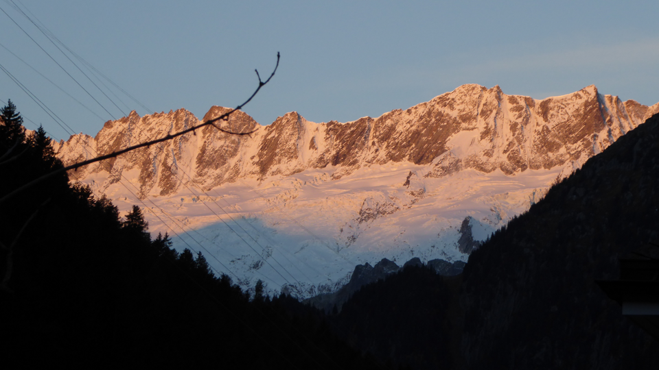 morgentliches Alpenglühn in Göschenen